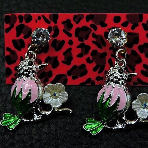 🩷 Betsey Johnson New stunning hummingbird bird on a branch earrings 🩷 - Picture 5 of 5